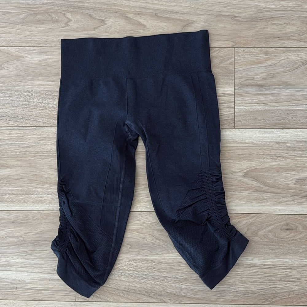 Lululemon in the flow crop sz 8
